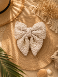El lazo de crochet de nuestra colección de verano combina diseño exclusivo, comodidad y estilo en cada detalle. Ligero, cómodo y pensado para el día a día, es el accesorio perfecto para disfrutar de cada paseo con un look único y diferente.