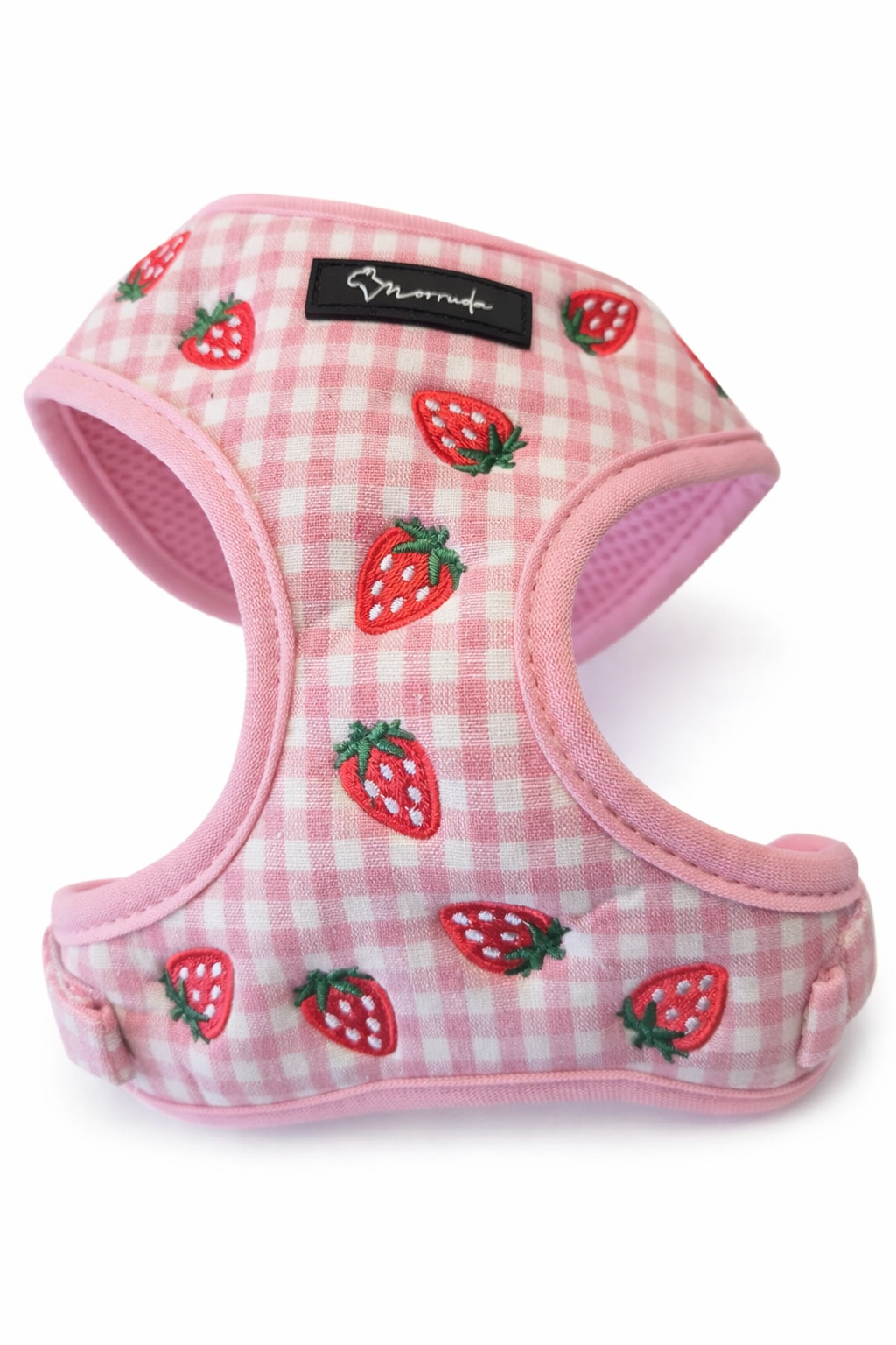 Descubre Strawberry, nuestra colección de verano para perros con fresas bordadas y estampado vichy rosa. Un diseño exclusivo, dulce y lleno de personalidad que combina comodidad, estilo y ese toque chic perfecto para los paseos de verano.